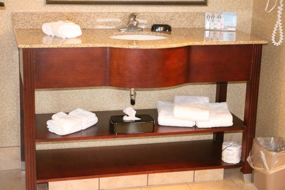 Hampton Inn & Suites Toledo-Perrysburg Rossford Habitación foto