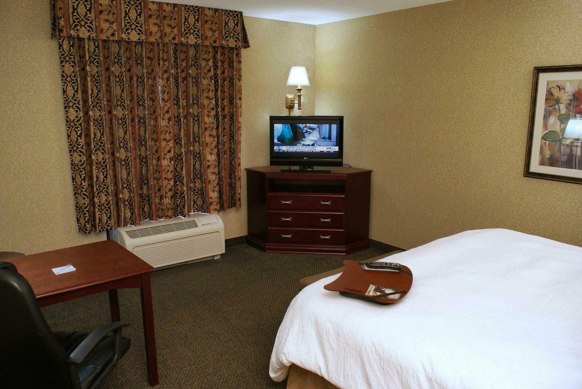 Hampton Inn & Suites Toledo-Perrysburg Rossford Habitación foto